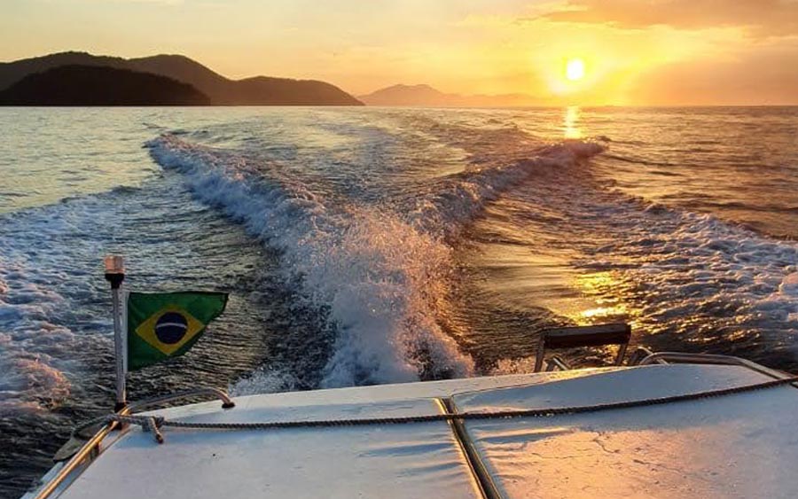 Dar um passeio de lancha no Rio de Janeiro é mais barato do que parece e rola até churrasco