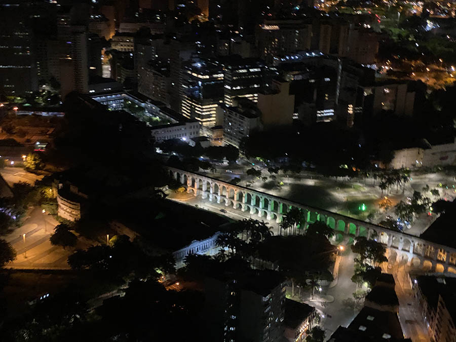 Os Arcos da Lapa localizam-se na região da Lapa, no bairro da Lapa, na Zona Central do município do Rio (Foto: Alan Corrêa)