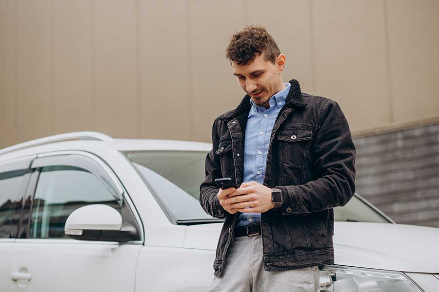 Possibilidade de armazenar a versão eletrônica da CNH e do documento do veículo e acesso rápido e fácil às informações do motorista e do carro.