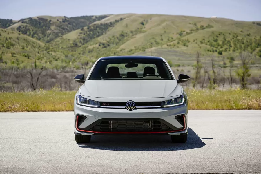 Qual o preço do Jetta 2025? Volkswagen revela novidades do sedan Alan